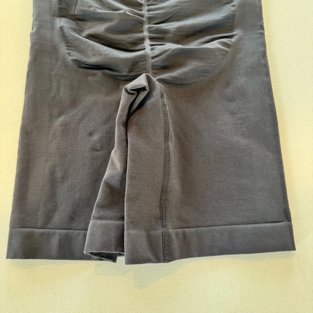 NWOT SKIMS Sz M Black High Waisted Tummy Control Shapewear Mid Thigh Shorts
